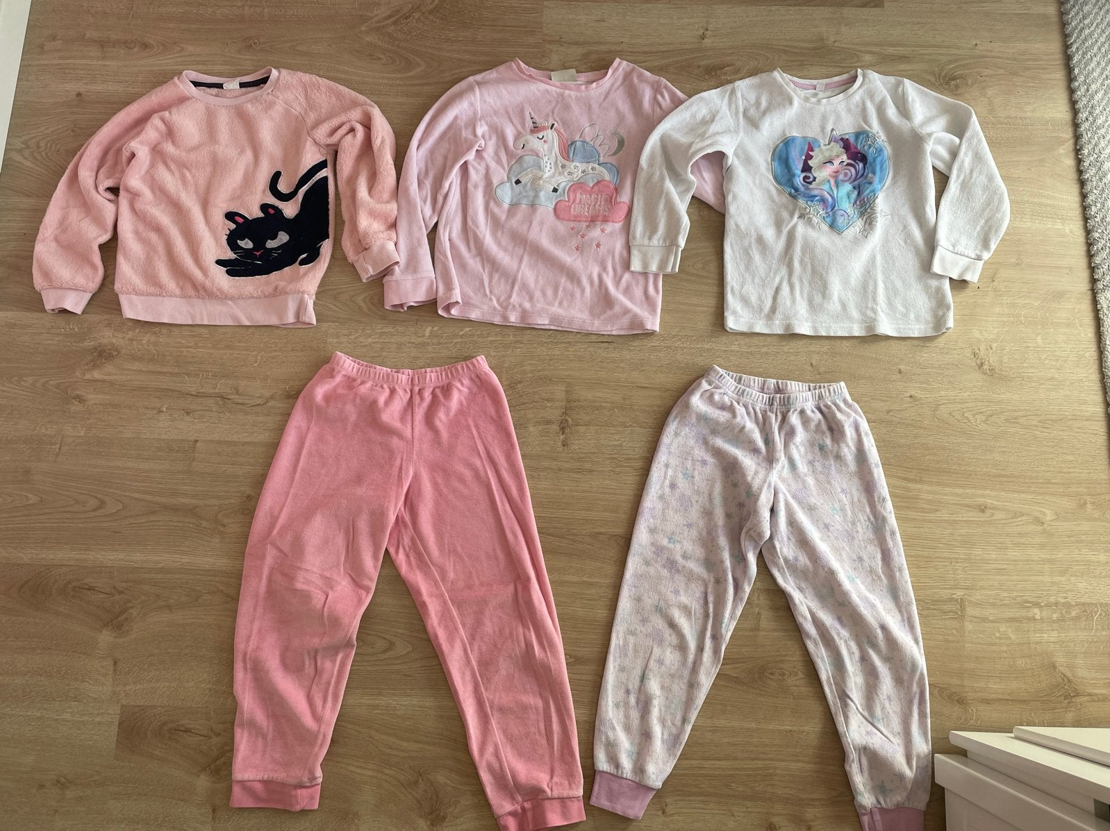 Leuke warme pyjama's voor meisjes - Maat 122/128, Verzenden, Gebruikt, Meisje, Nacht- of Onderkleding