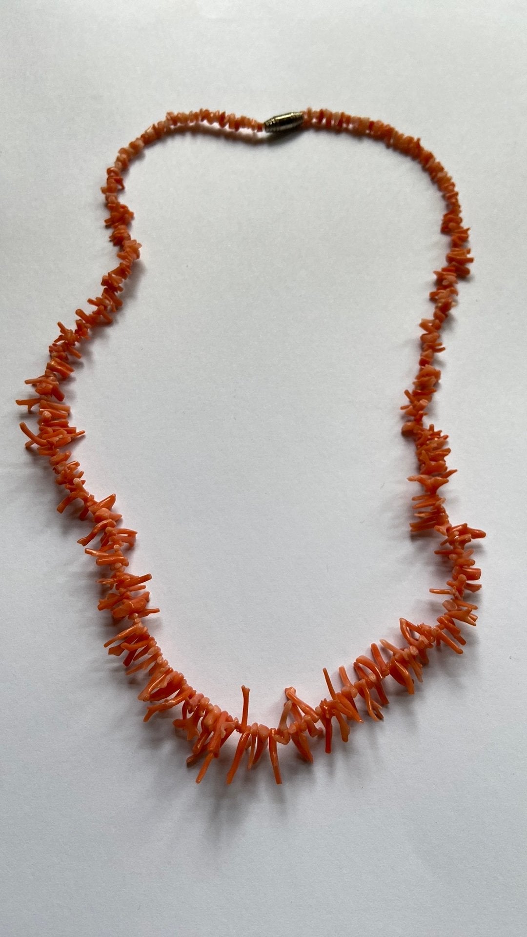 Ketting bloedkoraal ( skin koraal) 52 cm lang., Ophalen of Verzenden, Ketting, Met edelsteen