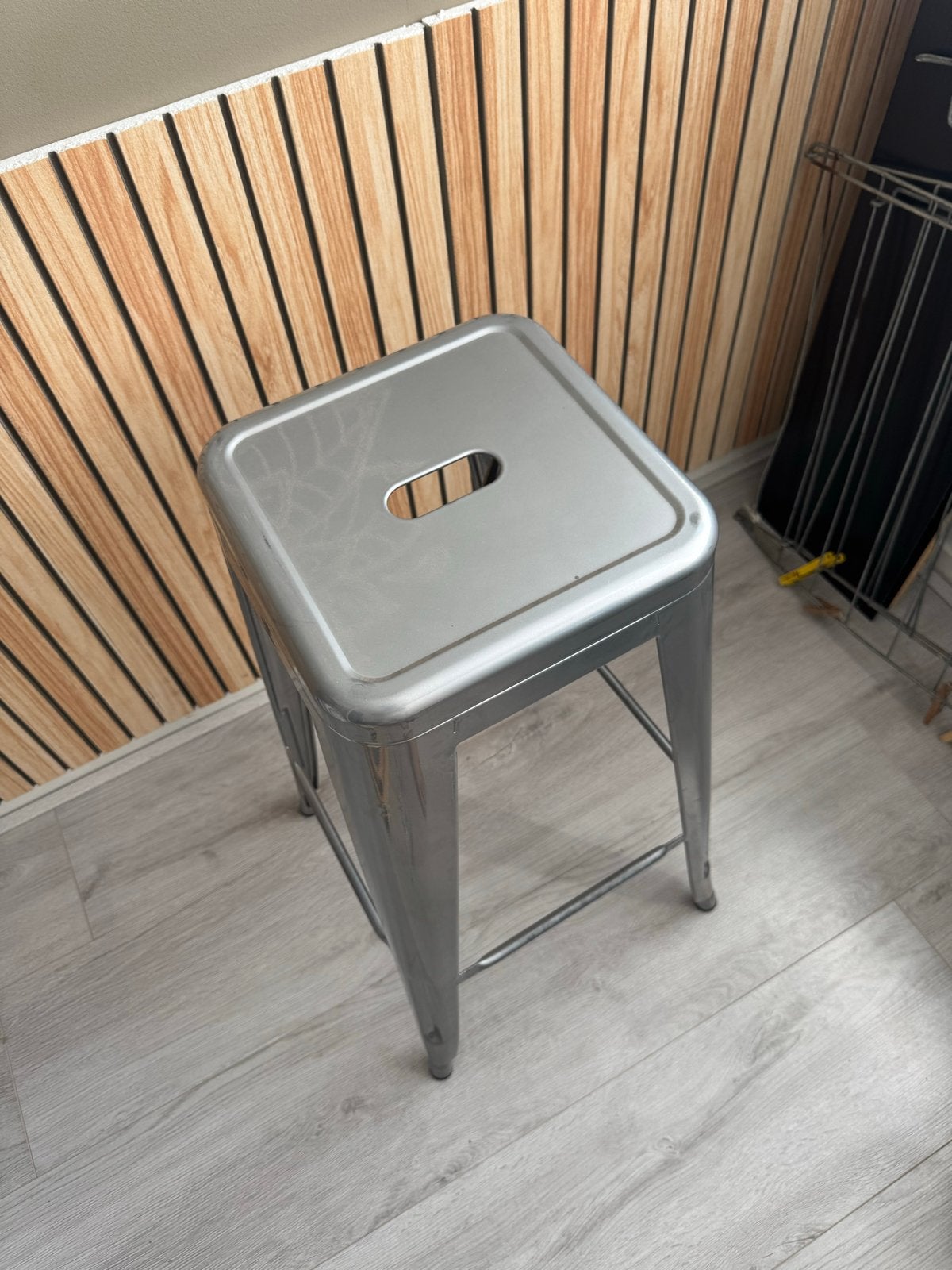 Metalen barkruk Legend - set van 4 - zilvergrijs, Huis en Inrichting, Barkrukken, Ophalen, Met voetsteun, 60 tot 90 cm, Zo goed als nieuw
