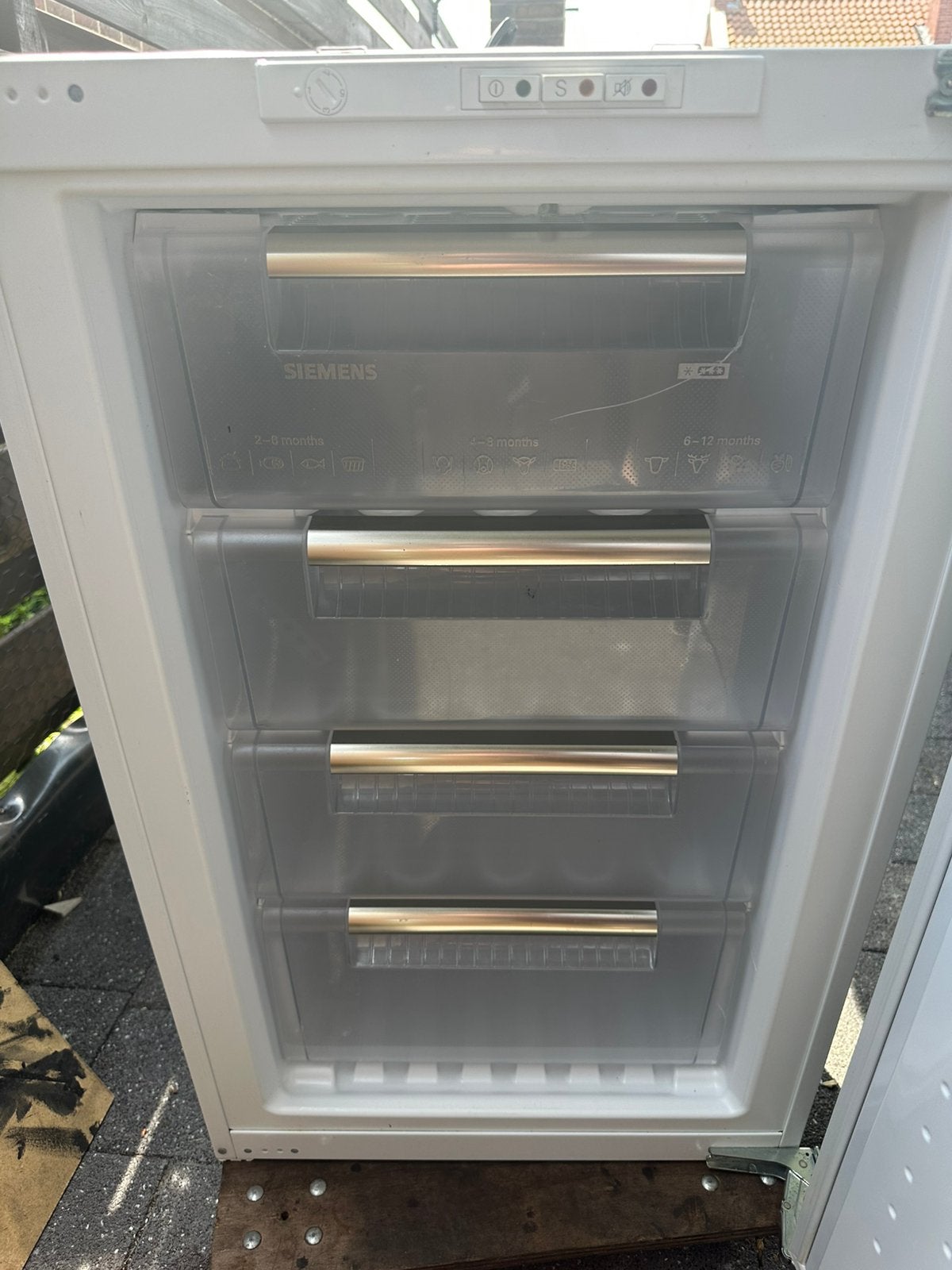 Inbouw diepvries SIEMENS in een goede staat., Ophalen, Minder dan 85 cm, Minder dan 60 cm, Zo goed als nieuw