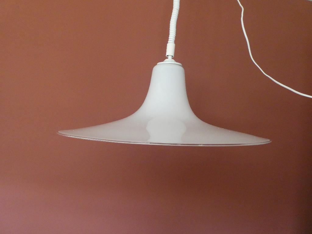 Grote wit glazen heksenhoed hanglamp, Huis en Inrichting, Lampen | Hanglampen, Ophalen of Verzenden, Gebruikt, Glas, 50 tot 75 cm