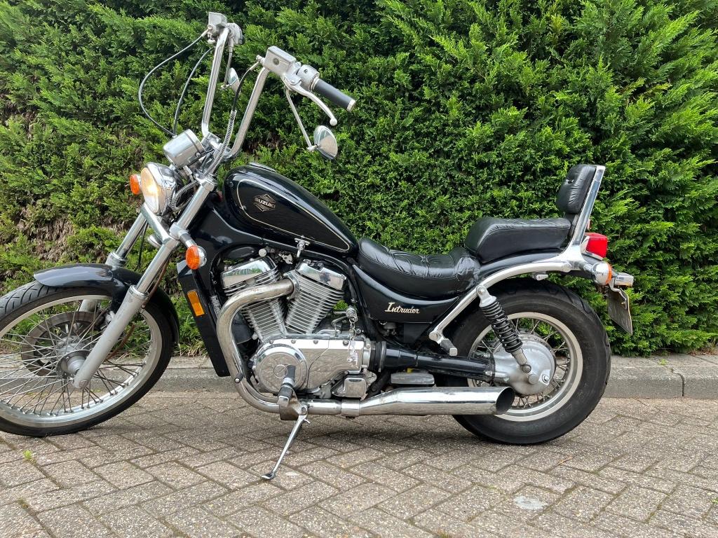 Suzuki Intruder VS750 Chopper, 750 cc, Cardan-aandrijving, 2 cilinders, Gebruikt