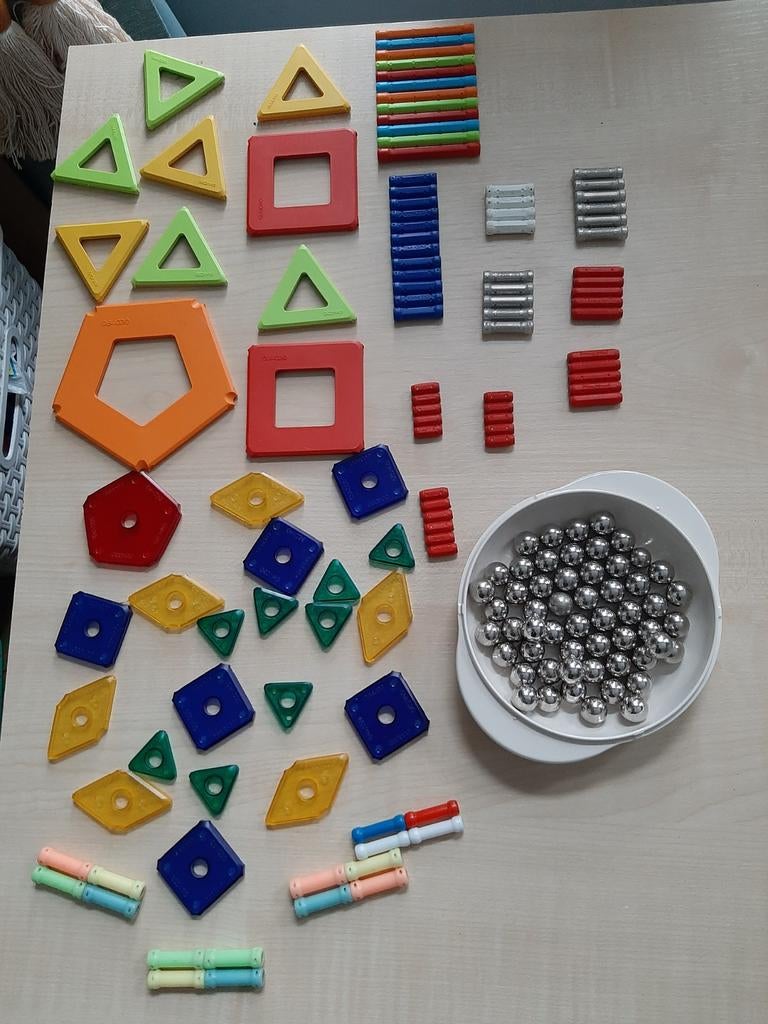 Geomag magneetstaafjes kogeltjes vormpjes 96 stuks+ 56 kogel, Kinderen en Baby's, Speelgoed | Educatief en Creatief, Ophalen of Verzenden