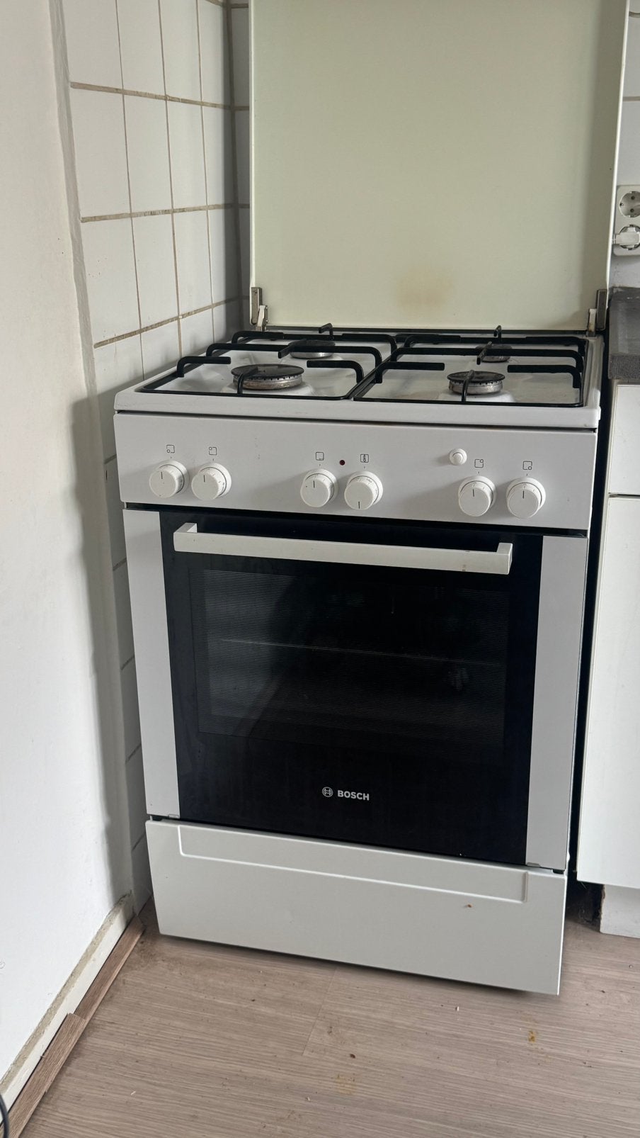Bosch gasfornuis met oven vrijstaand, Ophalen, 4 kookzones, Zo goed als nieuw, Gas