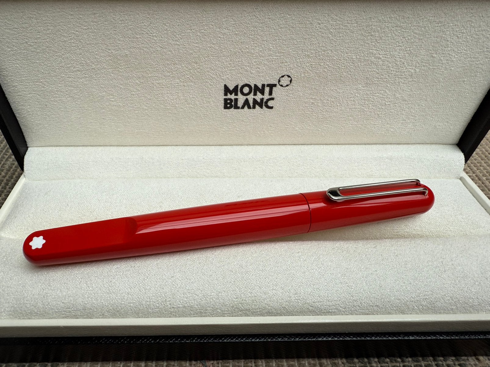 Nieuwstaat Montblanc M Red Line Marc Newson Rollerball Pen, Balpen, Met doosje, Ophalen of Verzenden, Zo goed als nieuw