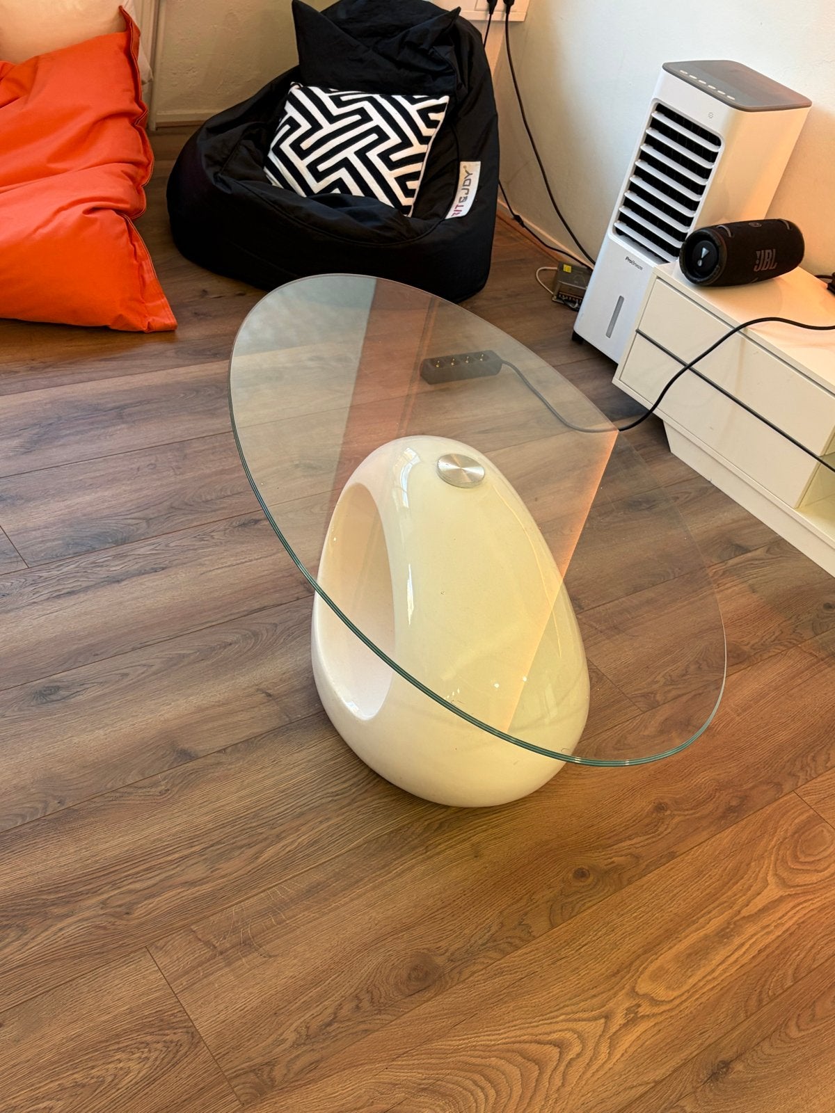 Moderne salontafel met glazen blad en ovale voet, Huis en Inrichting, Ophalen, Gebruikt, 100 tot 150 cm, 50 tot 100 cm
