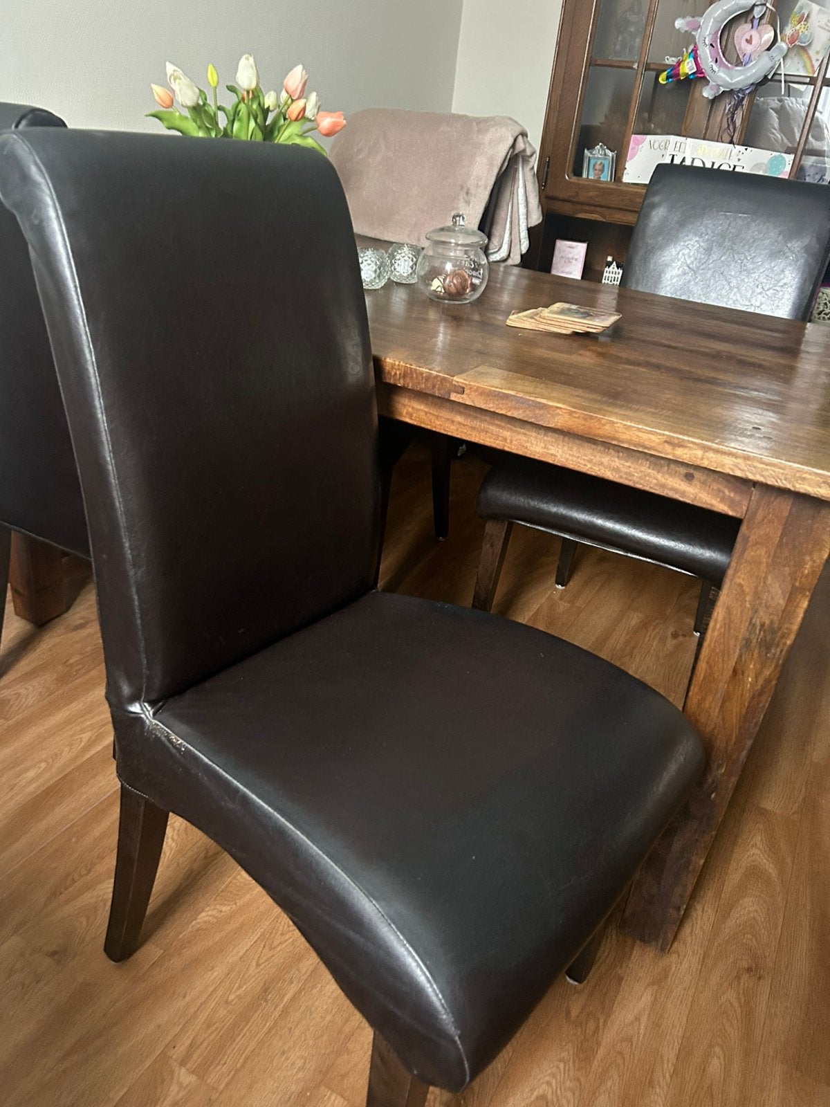 Gratis af te halen. Tafel hout + 4 bruine stoelen, Ophalen of Verzenden, Zo goed als nieuw