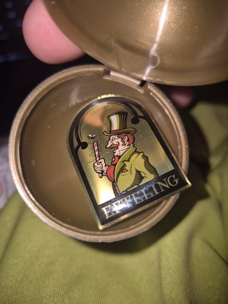 Efteling Button/Speldje - Meneer van de Marskramer, Verzamelen, Efteling, Ophalen of Verzenden, Zo goed als nieuw, Button of Speldje