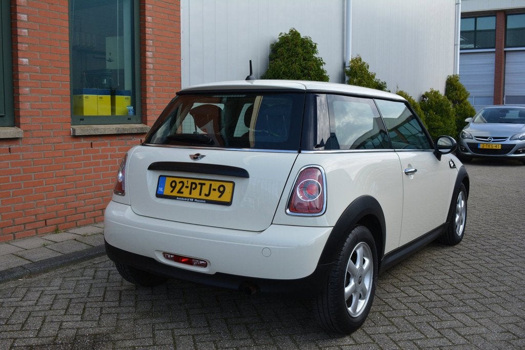 Mini Mini 1.6 One MINIMALIST Business Line NL Auto/ Dealer O, Voorwielaandrijving, Euro 5, Stof, Zwart