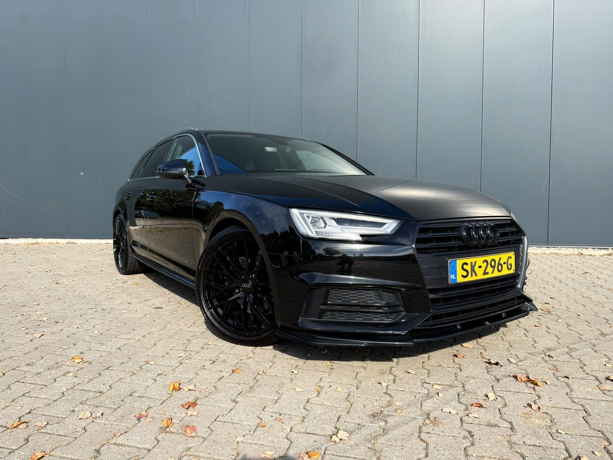 Foto 13 van Audi A4 Avant 1.4 TFSI Sport S line edition navi / 19 inch l