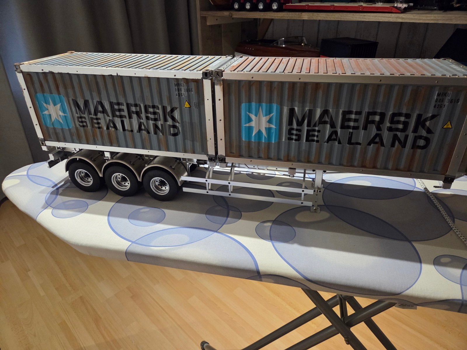 Mooie aluminium trailer met twistlocks en verlichting 1:14, Ophalen of Verzenden