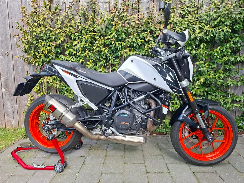 KTM 690 DUKE ABS 2017 - nette motor., Motoren, Gebruikt, Particulier, Minimaal motorrijbewijs A2, Sportuitlaat