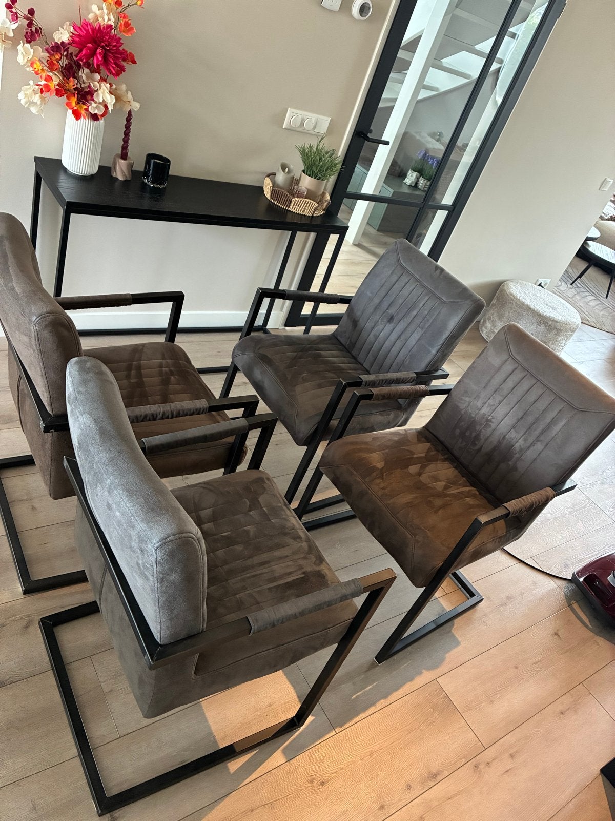 4 eetkamerstoelen met armleuning - industrieel design, Gebruikt, Overige kleuren, Ophalen of Verzenden, Vier