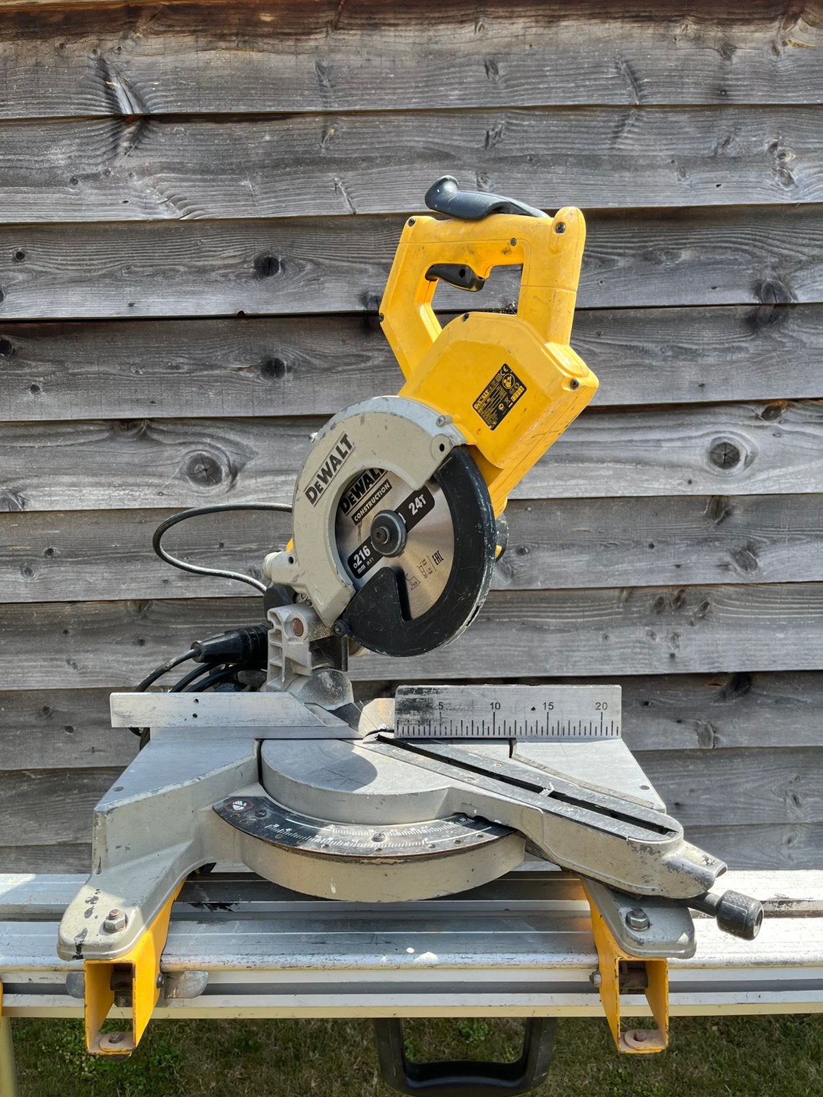 DeWalt DW770-qs afkortzaag met onderstel, Ophalen, Gebruikt, 70 mm of meer, Afkortzaag