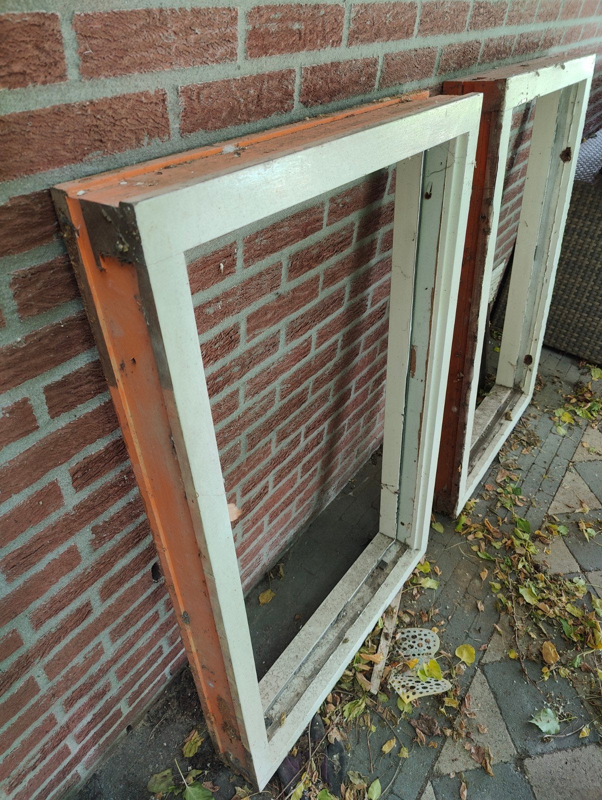 Twee hardhouten raamkozijnen, Gebruikt, Raamkozijn, Inclusief glas, 75 tot 150 cm
