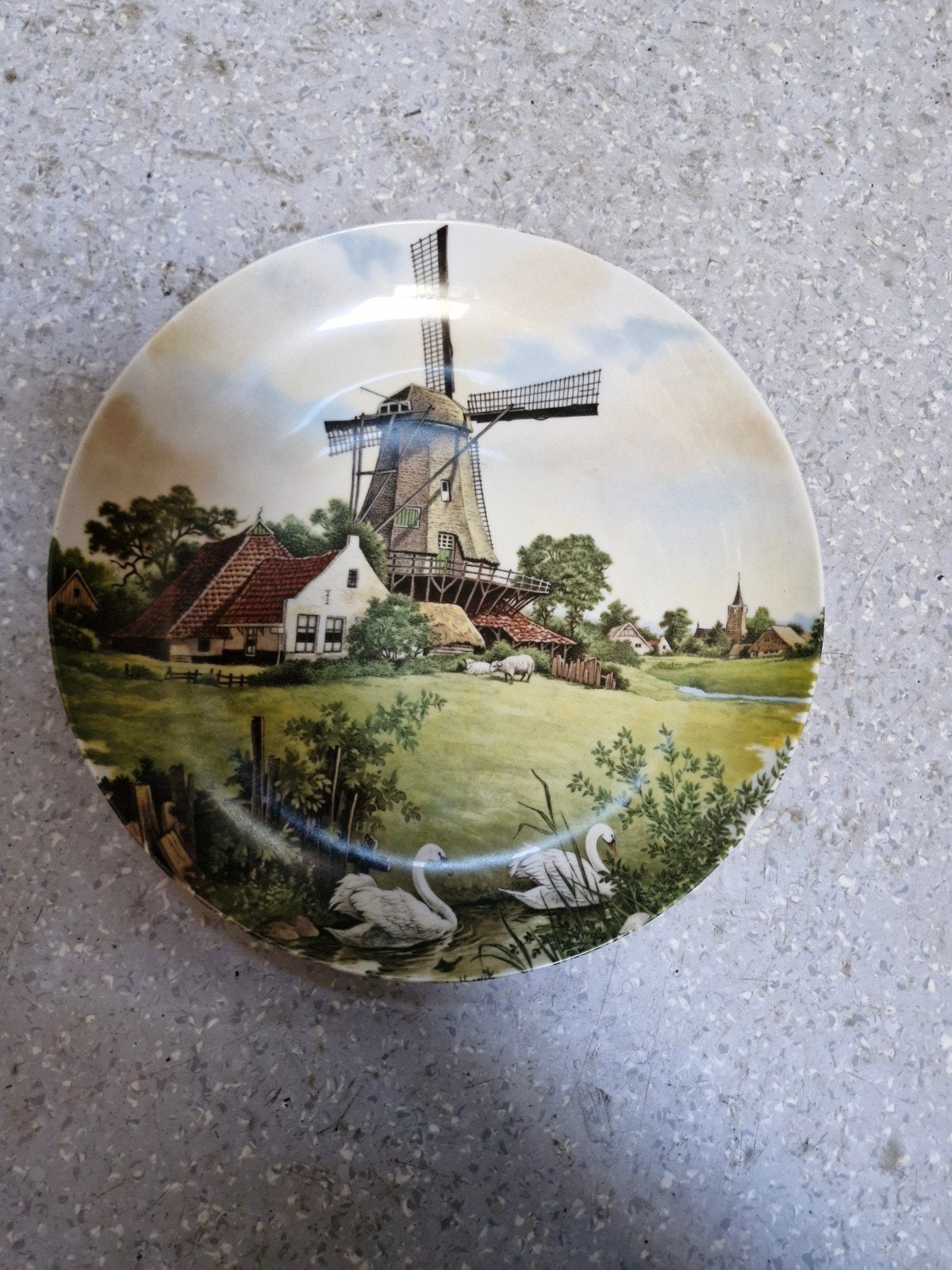 Decoratieve wandbord met Hollandse molen en zwanen, Ophalen