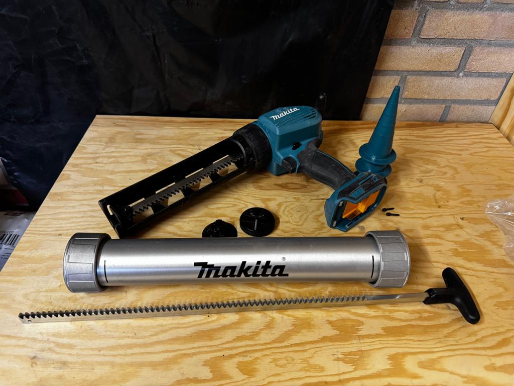 DCG180 makita 18v kitspuit, Ophalen of Verzenden, Zo goed als nieuw