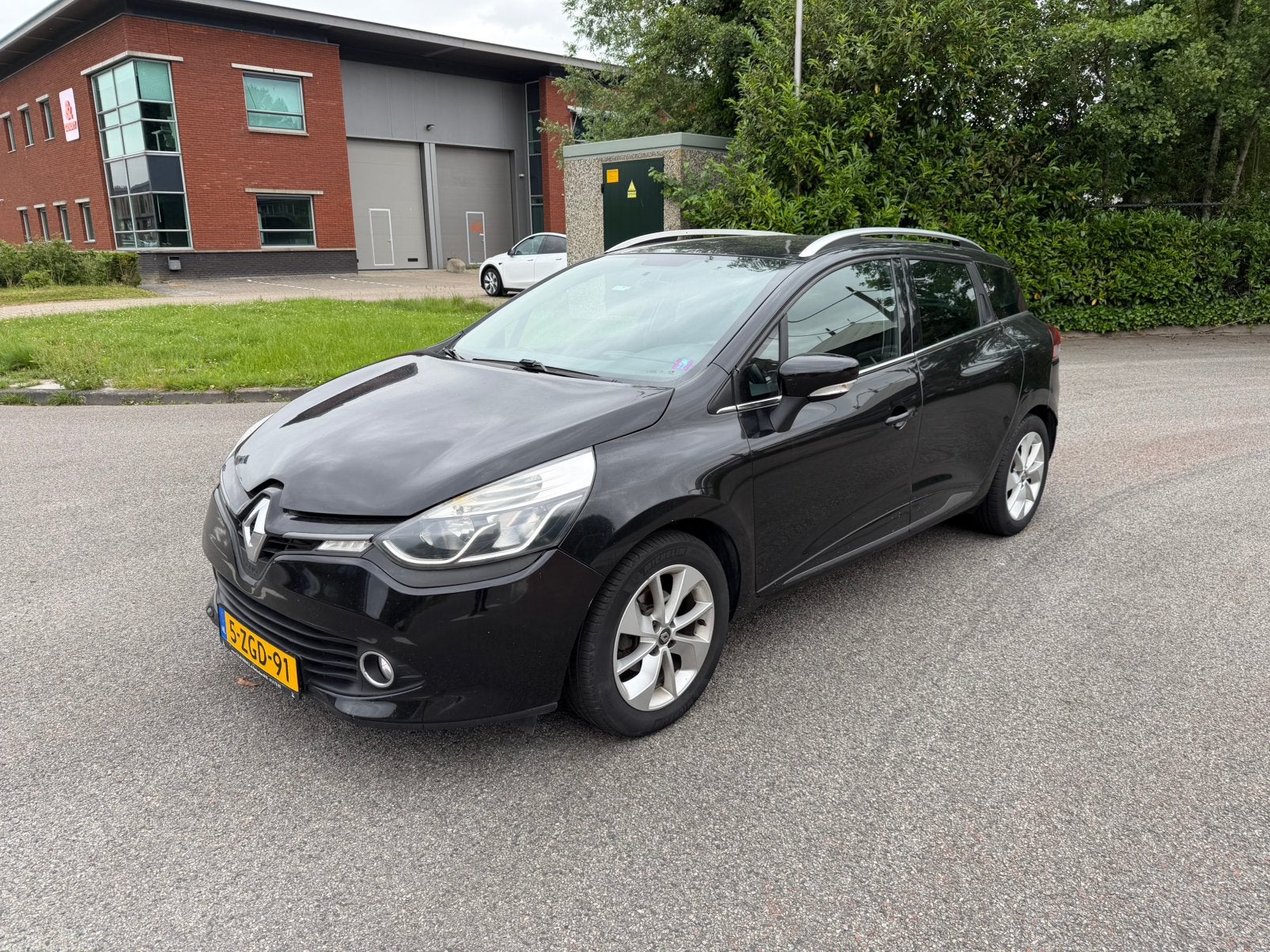 Renault Clio Energy TCe 0.9 90pk S&S 2015 Zwart 5 deurs, Auto's, Renault, Voorwielaandrijving, 898 cc, Zwart, Origineel Nederlands