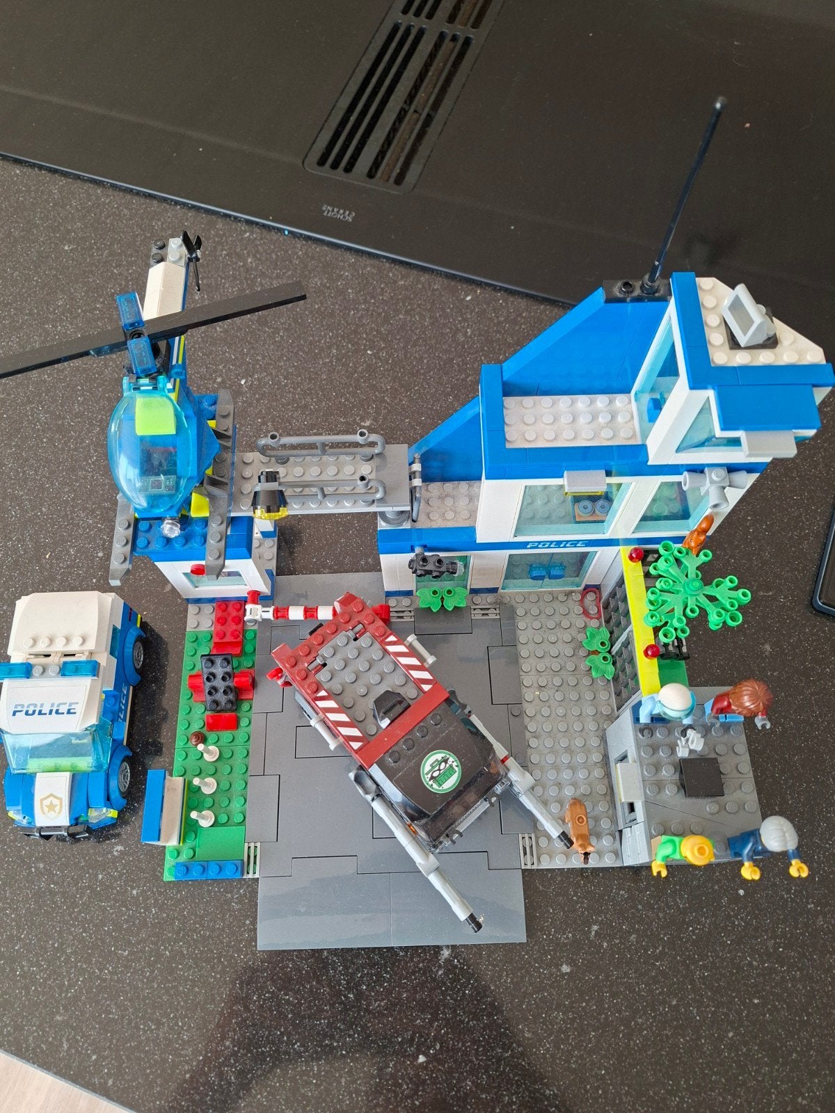 Lego City Politiebureau - zo goed als Complete set