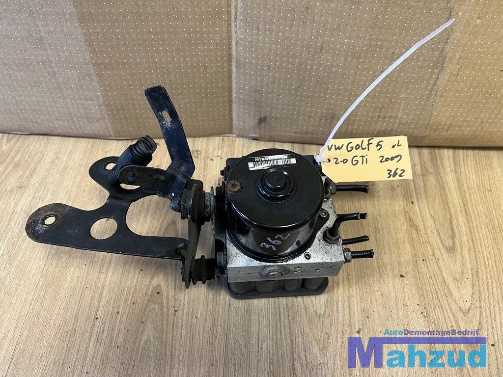 VW GOLF 5 GTI Abs pomp 1K0907379K 1K0614517J, Gebruikt, Volkswagen, Volkswagen AG, Berliner Ring 2
38440  Wolfsburg, DE