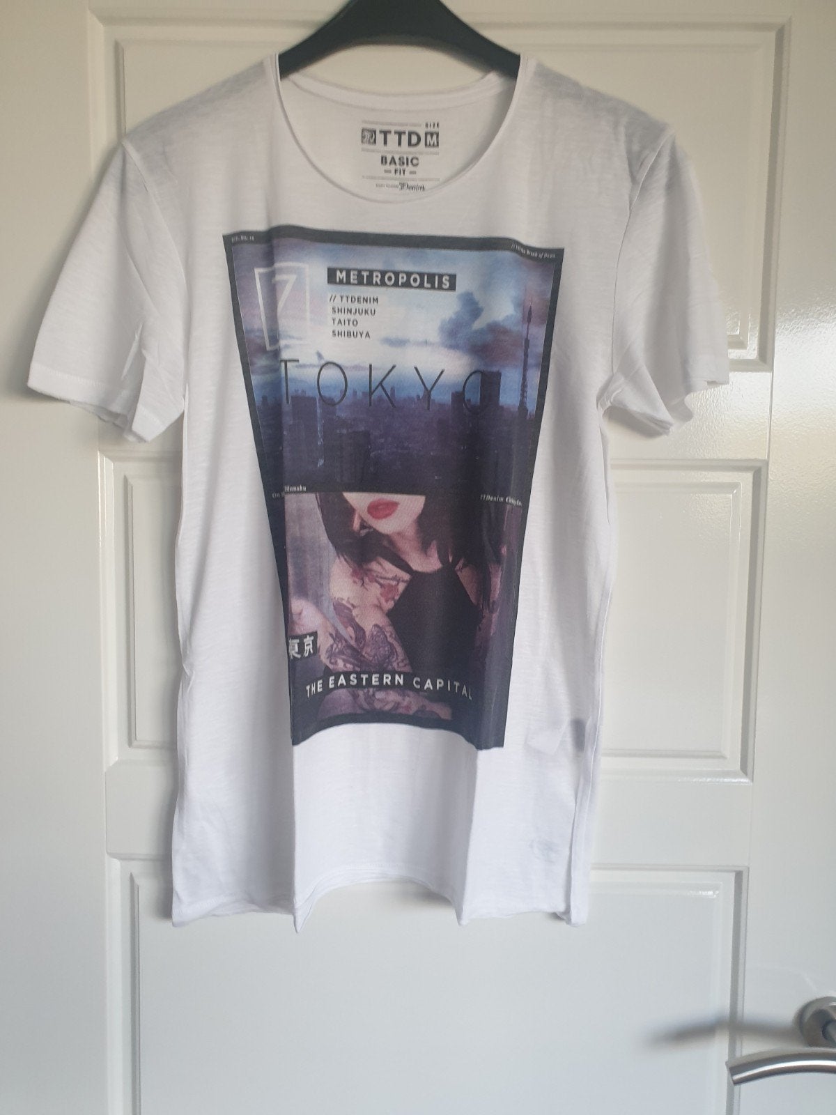 Te koop heren tshirt, kleur wit met opdruk, merk TTD, maat M, Maat 48/50 (M), Wit, Zo goed als nieuw, TTD