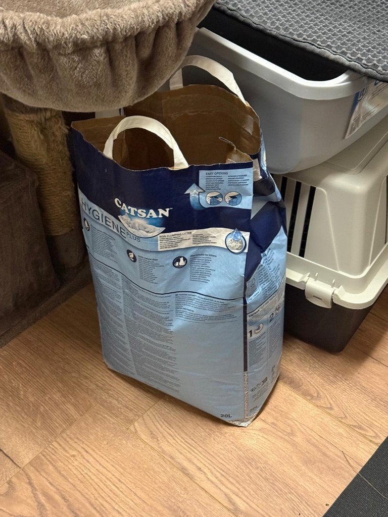 Catsan Hygiene Plus kattenbakvulling, nog grotendeels vol, Ophalen, Zo goed als nieuw, Open