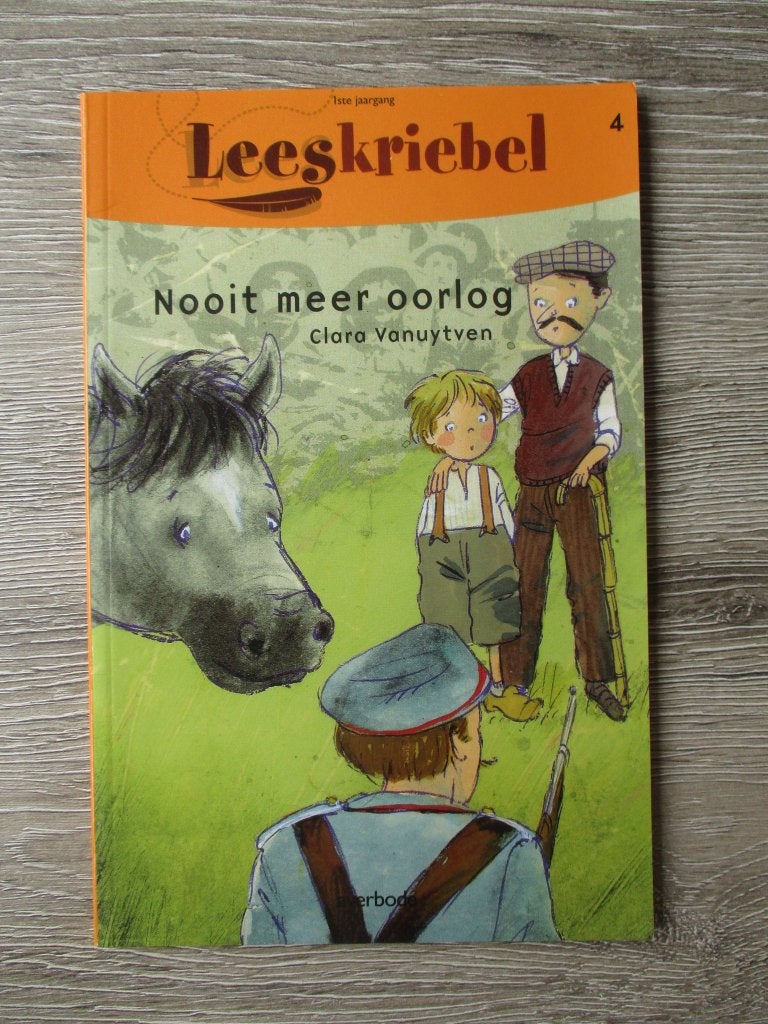 Nooit meer oorlog - Clara Vanuytven, Boeken, Ophalen of Verzenden, Gelezen, Fictie algemeen