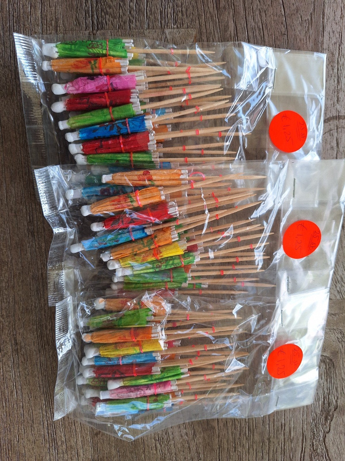 75 Cocktailprikkers met parasolletjes, Huis en Inrichting, Overige typen, Hout, Nieuw, Ophalen of Verzenden