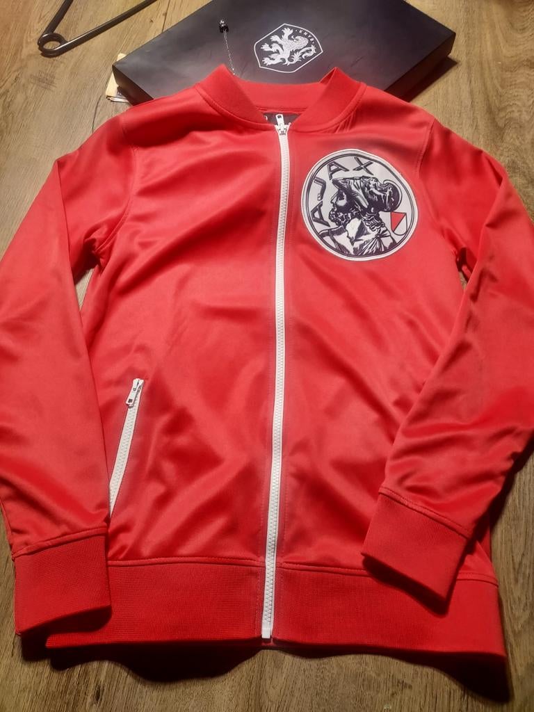 Nieuwe Ajax Jacket - Rood met clublogo, Kleding | Dames, Ajax, Ophalen of Verzenden, Nieuw, Rood