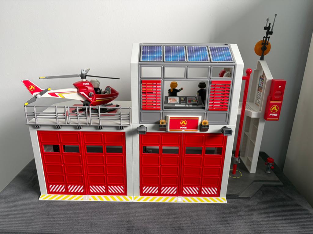 Grote brandweerkazerne met helikopter - 9462, Kinderen en Baby's, Speelgoed | Playmobil, Ophalen, Zo goed als nieuw, Complete set