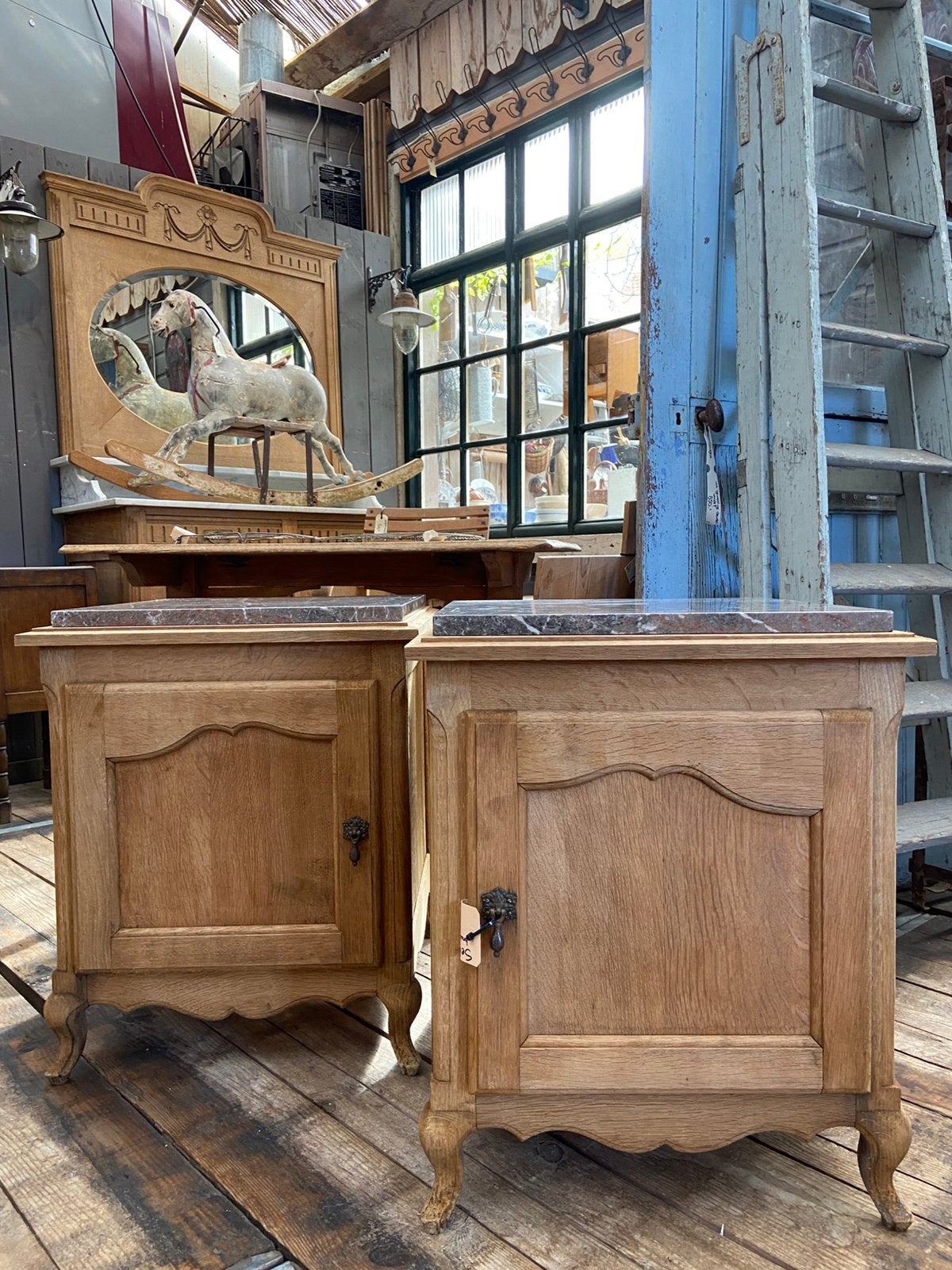 Landelijke set kastjes nachtkastjes met marmer, Antiek en Kunst, Ophalen