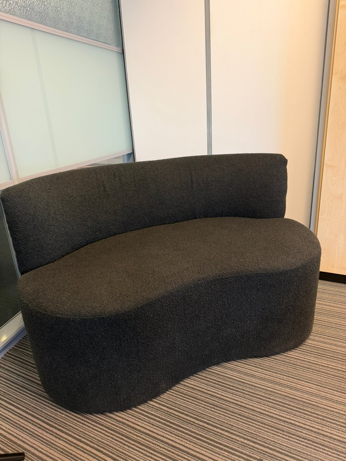 Bank zwart bouclé – zo goed als nieuw, Ophalen of Verzenden, Zo goed als nieuw, Rechthoekig, 125 cm of meer