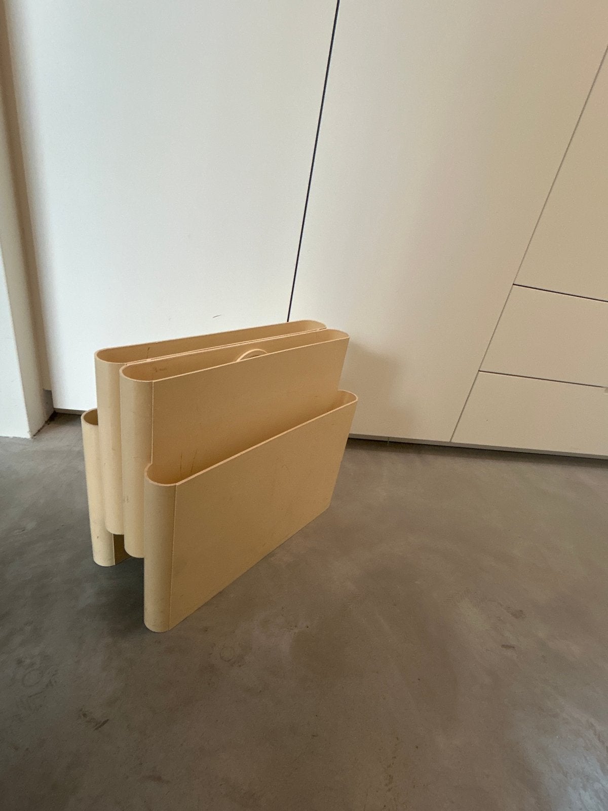 Kartell Giotto Stoppino tijdschriftenrek, design klassieker, Meerdere vakken, Gebruikt, Modern, Ophalen of Verzenden