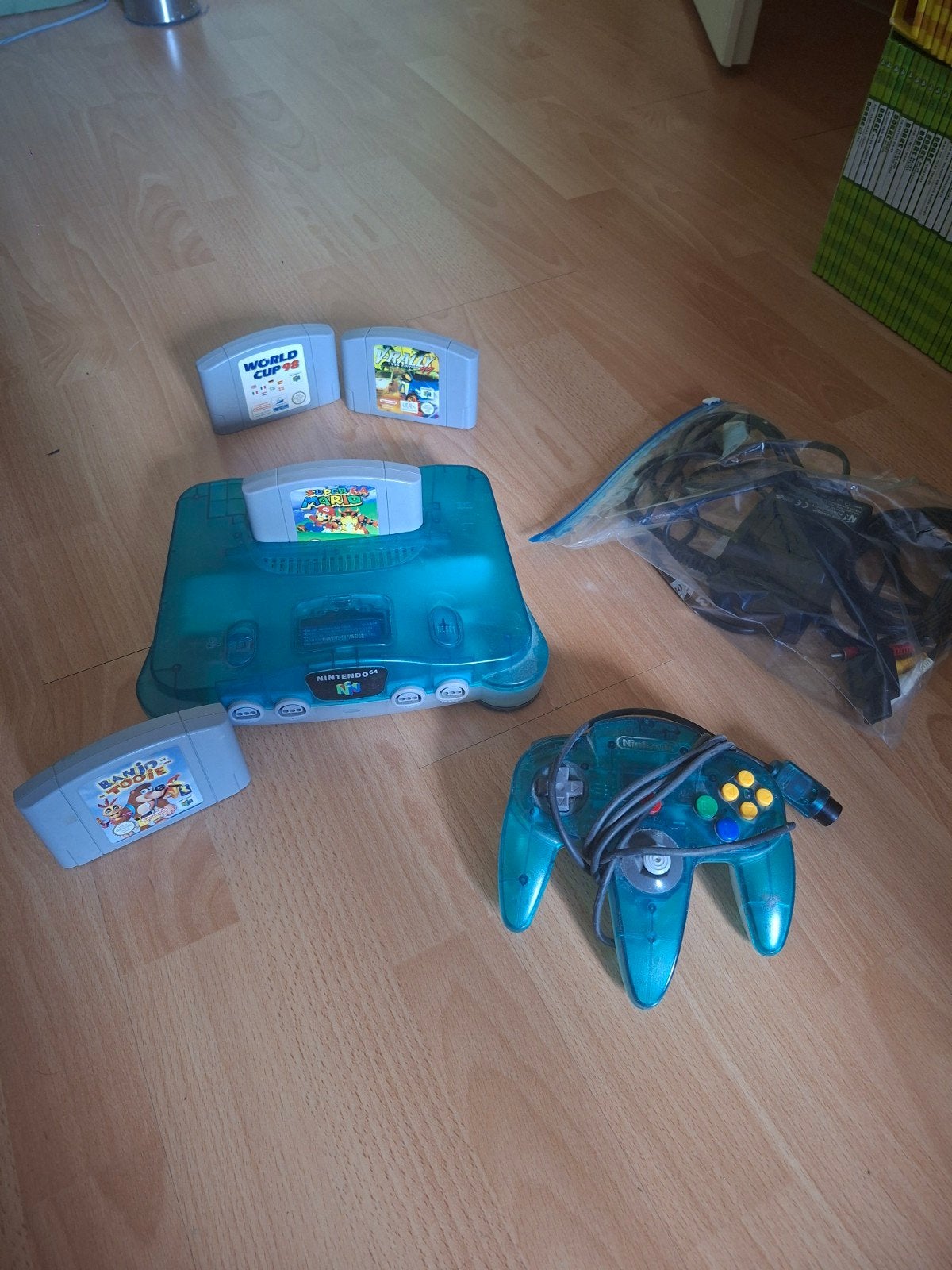 Nintendo 64 Ice Blue met 4 games en alle kabels, Ophalen, Gebruikt, Met 1 controller, Met games