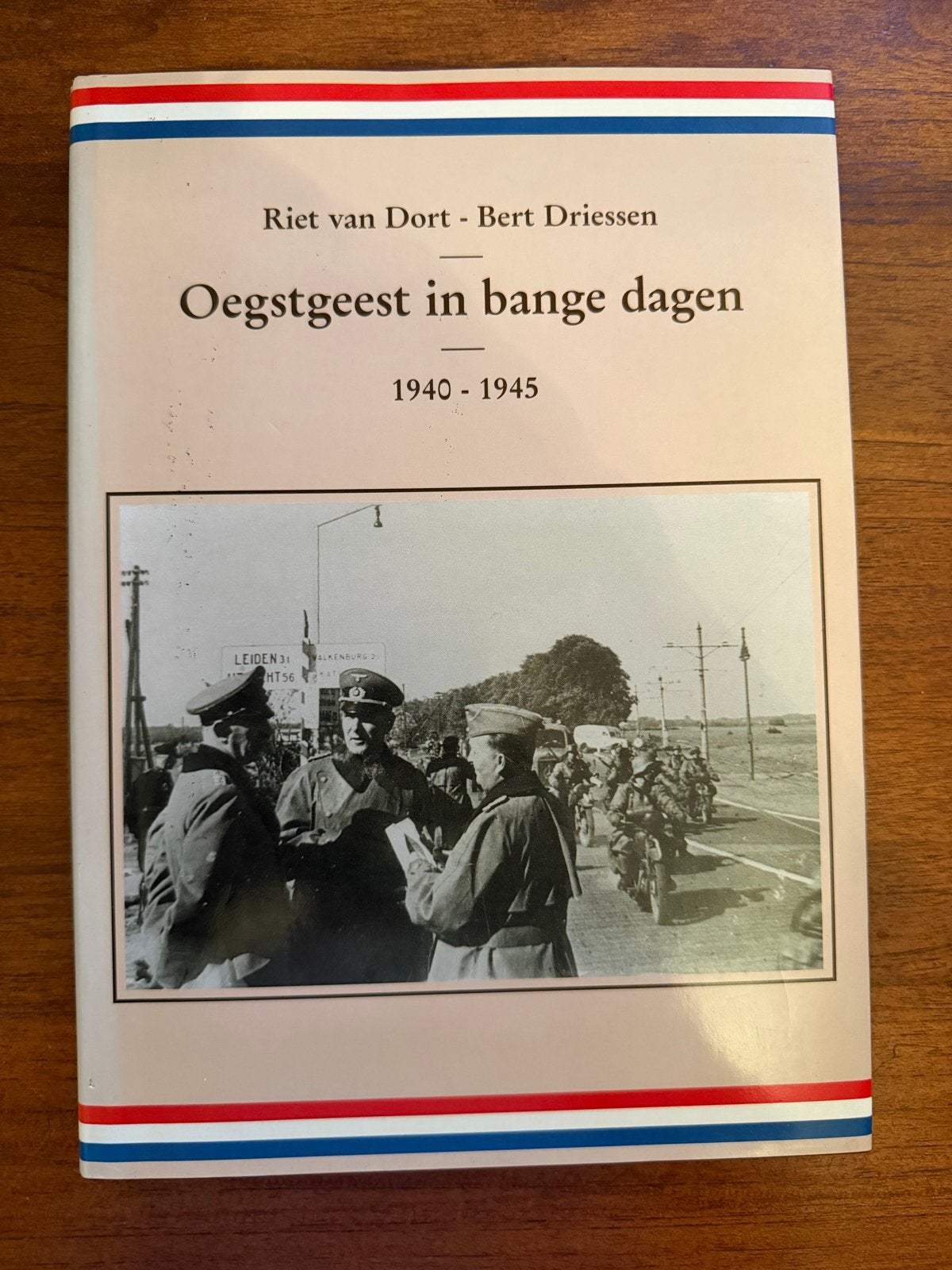 Oegstgeest in bange dagen 1940-1945 - Gesigneerd exemplaar, Ophalen of Verzenden, 20e eeuw of later, Gelezen, Europa