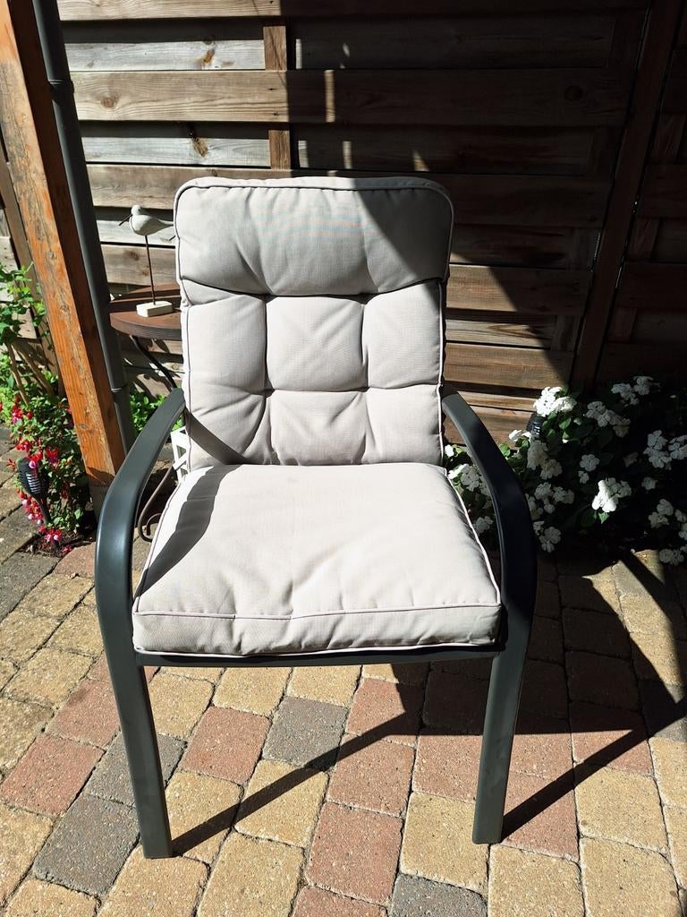 Comfortabele tuinstoel met kussen, Tuin en Terras, Tuinstoelen, Ophalen, Gebruikt, Metaal