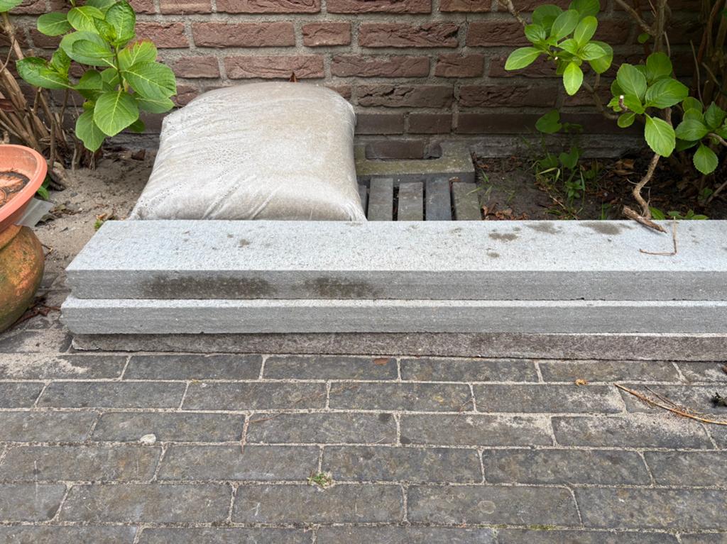 3 opsluitbanden en 2 zakken ophoogzand, Tuin en Terras, Ophalen, Nieuw, Beton, Terrastegels