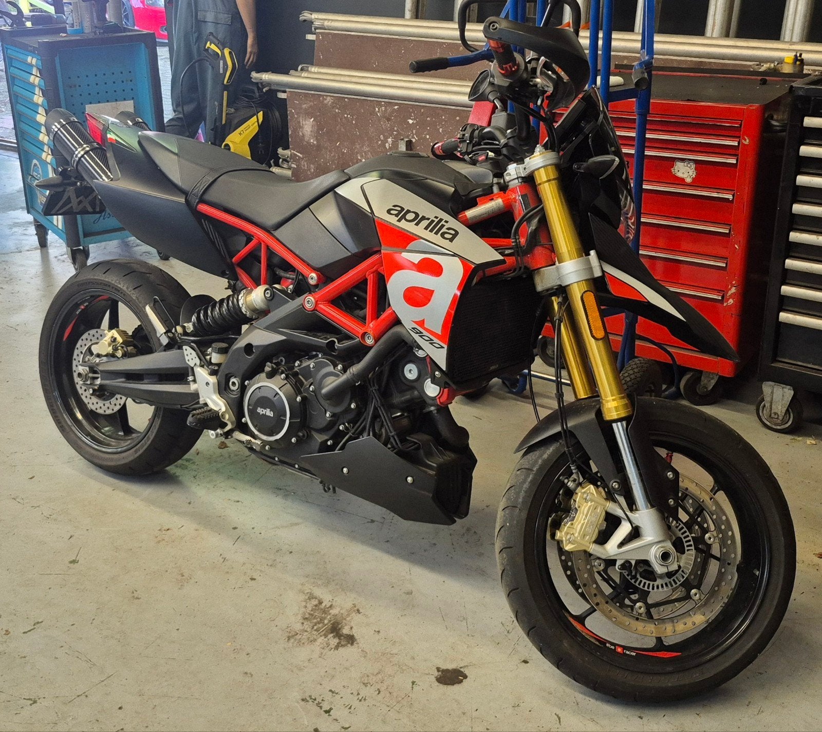Aprilia Dorsoduro 900 Supermoto - Perfecte staat, 2 cilinders, Gebruikt, 900 cc, Particulier