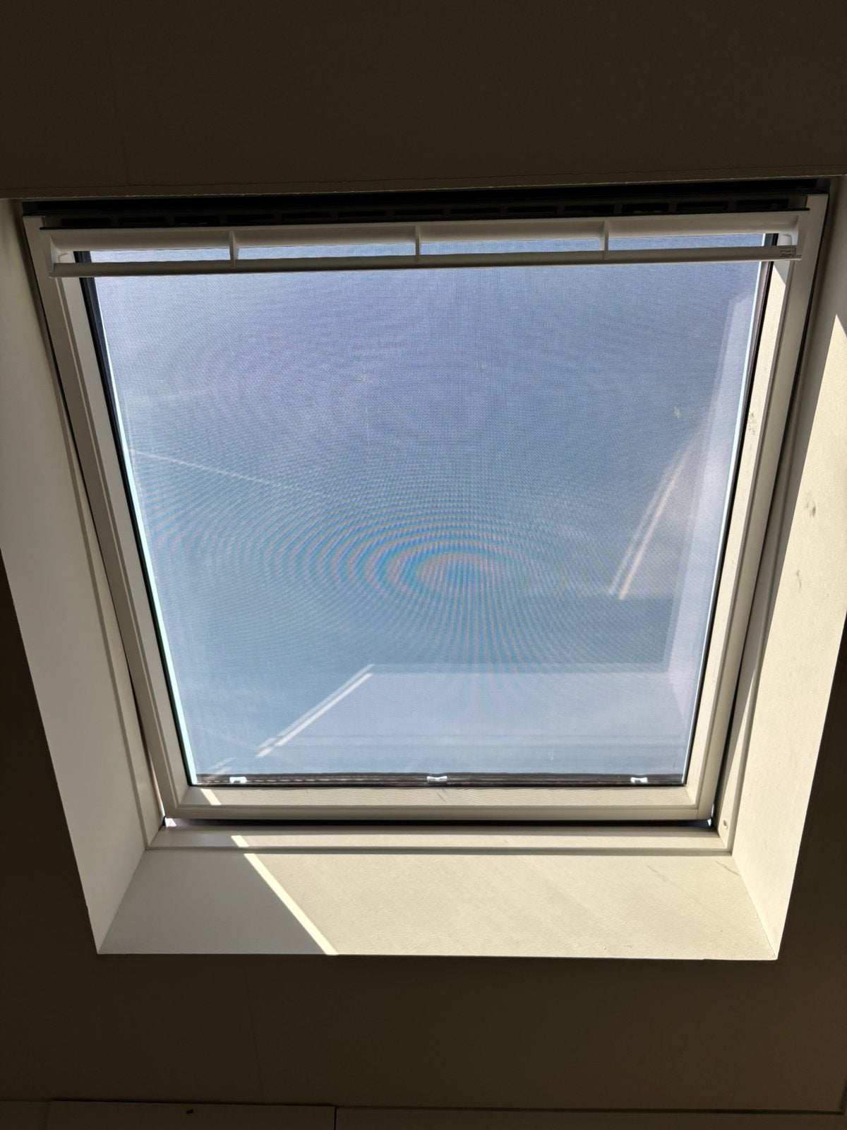Velux dakraam GGL UK08 134x140cm - incl zonnewering + plissé, Doe-het-zelf en Verbouw, Kozijnen en Schuifpuien, Raamkozijn, Zo goed als nieuw