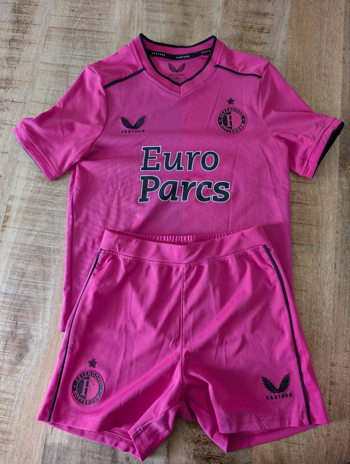 Feyenoord Castore Roze tenue Kids Maat 134, Castore, Jongen of Meisje, Ophalen of Verzenden, Zo goed als nieuw
