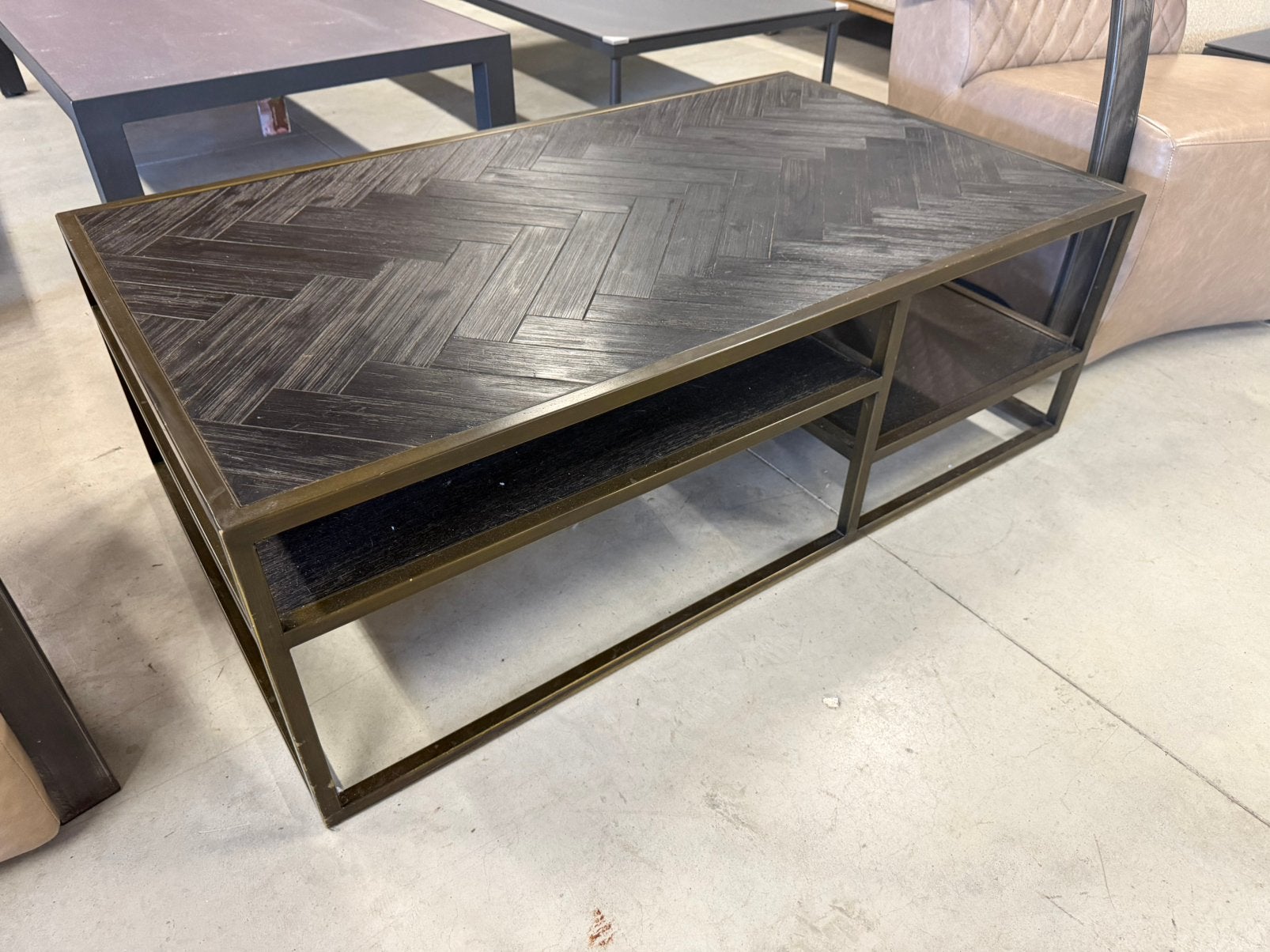 Luxe salontafel met visgraat zwart en brons metaal, Huis en Inrichting, Tafels | Salontafels, Ophalen, 100 tot 150 cm, Roystore.nl@gmail.com