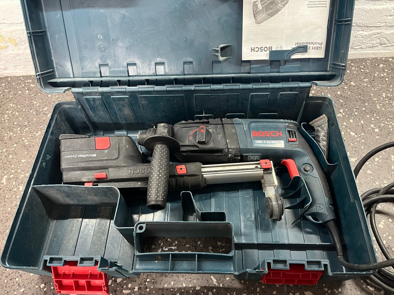 Bosch GBH 2-23 REA Boorhamer met stofafzuiging, Boor- en/of Breekhamer, Ophalen of Verzenden, Klopboormechanisme, Gebruikt