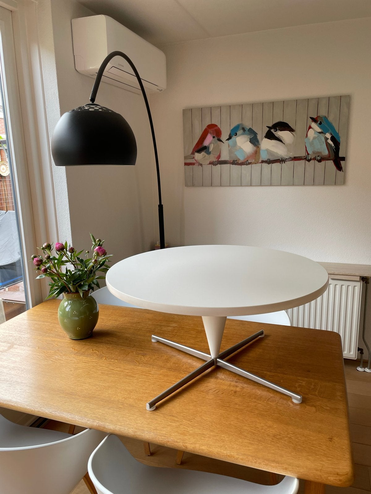 Witte ronde bijzettafel met metalen onderstel VITRA CONE, Ophalen, Minder dan 45 cm, Minder dan 55 cm, Metaal of Aluminium