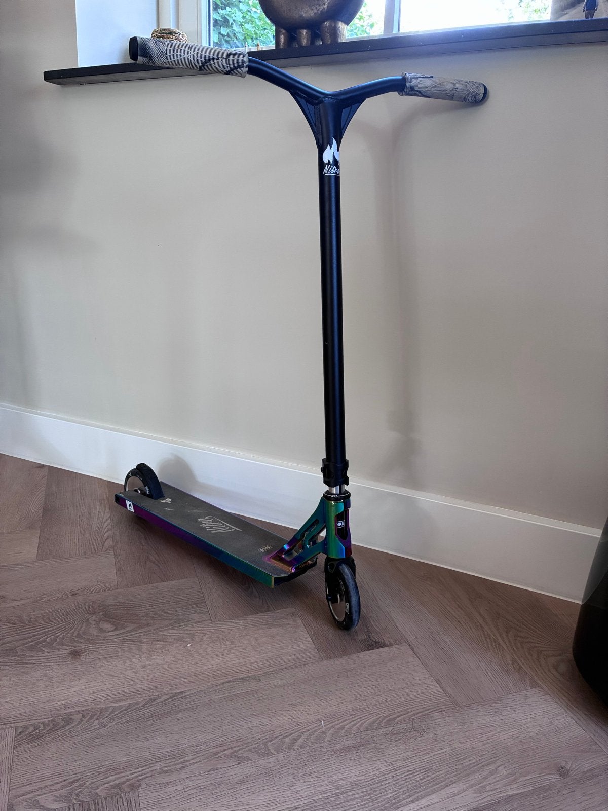 Stuntstep Nitro met regenboog deck, Fietsen en Brommers, Steps, Ophalen of Verzenden, Gebruikt, Gewone step