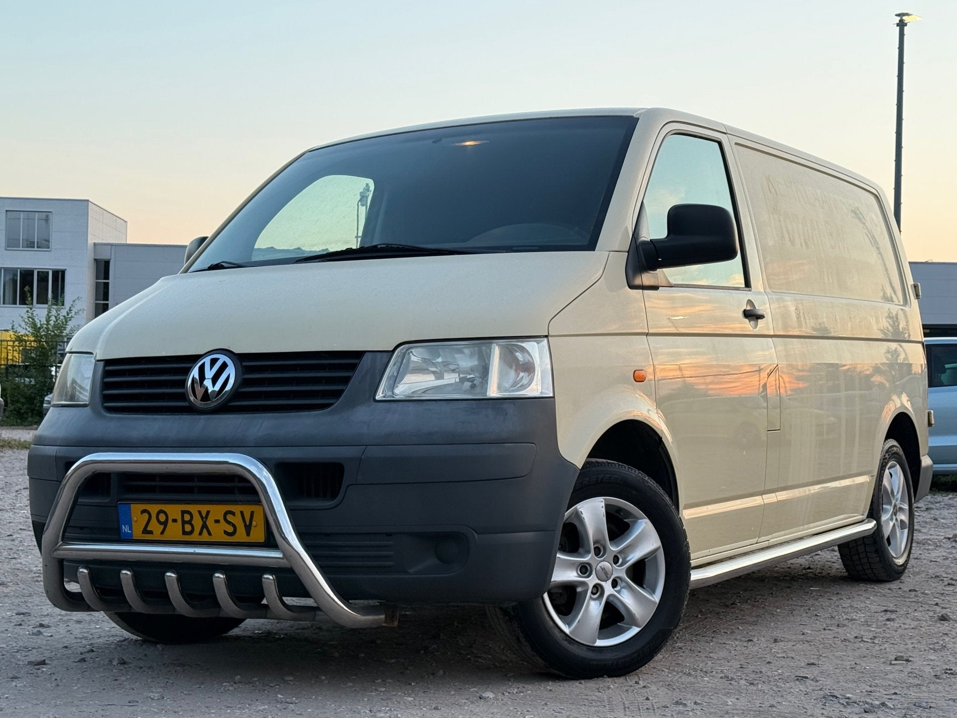 Volkswagen Transporter 1.9 TDI 300 T800/ SIDE AND FRONT BAR, Voorwielaandrijving, 86 pk, Gebruikt, 4 cilinders