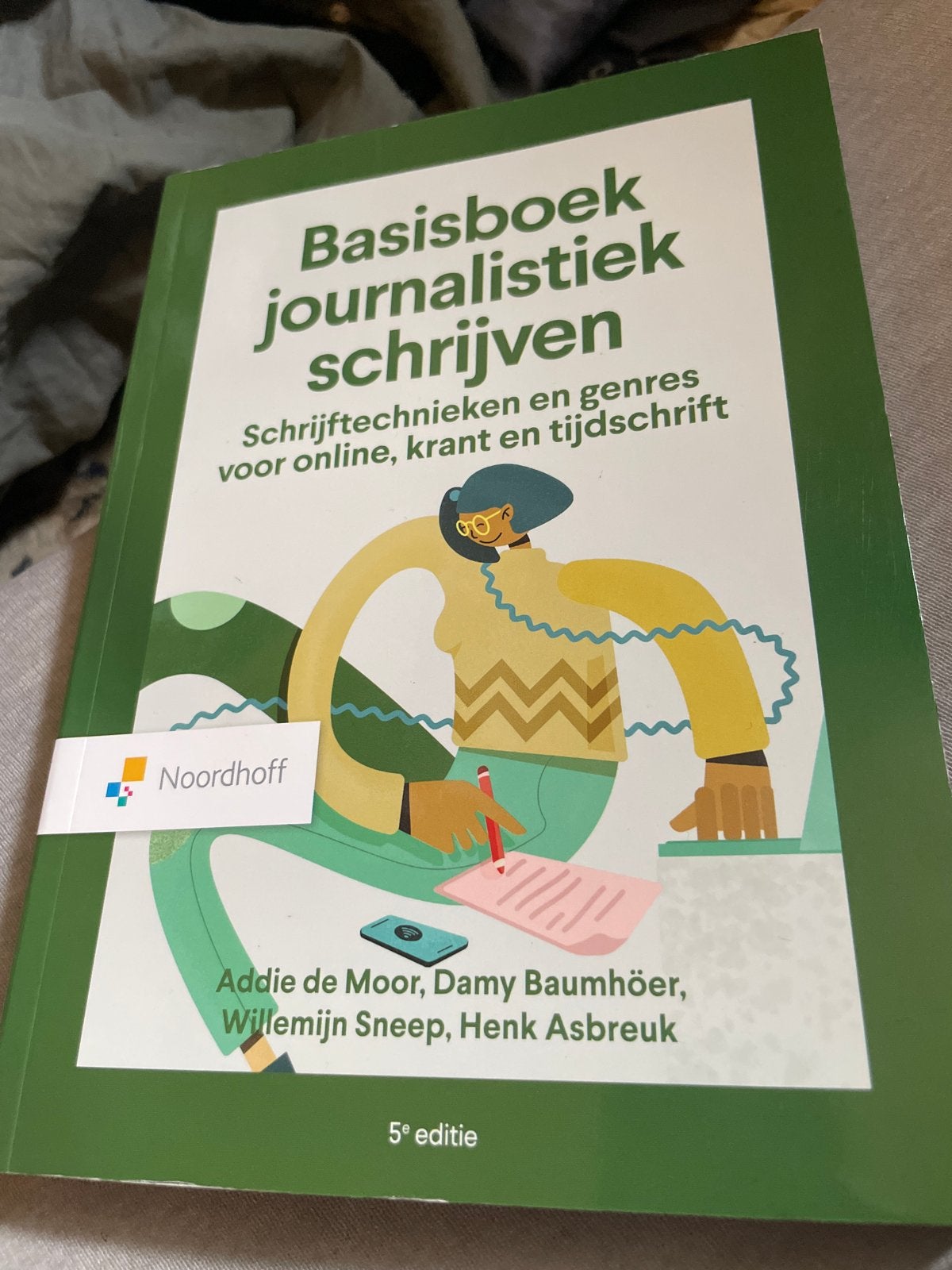 Basisboek journalistiek schrijven - 5e editie, Boeken, Ophalen of Verzenden, Gamma, Zo goed als nieuw, HBO