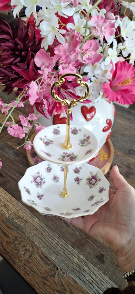 Royal Albert Sweet Violets etagere handmade €29,50, Ophalen of Verzenden, Nieuw, Porselein, Overige stijlen