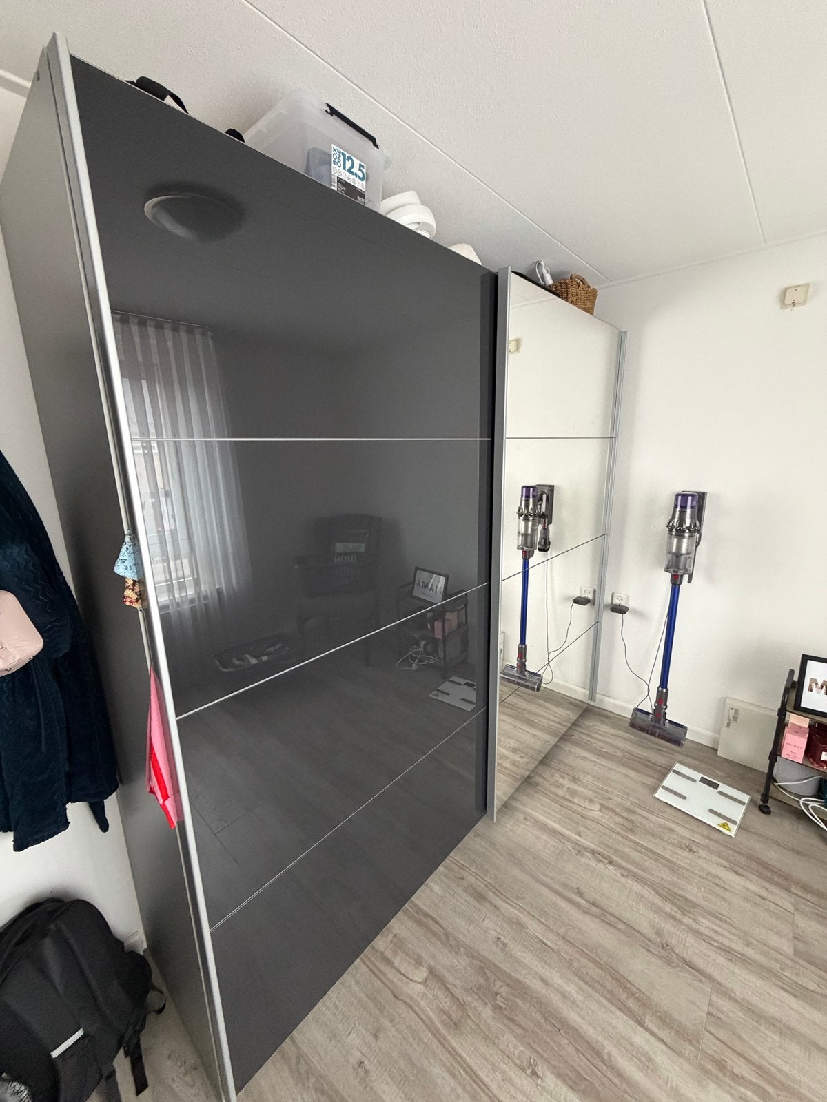 Grote kledingkast met schuifdeuren en spiegel, Huis en Inrichting, Kasten | Kledingkasten, Ophalen, Met plank(en), Gebruikt, 200 cm of meer