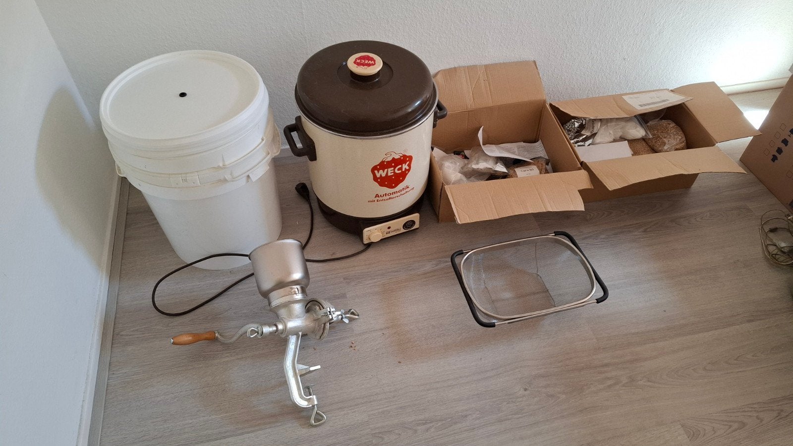 Brouwketel, moutmolen en brouwbenodigdheden, Ophalen