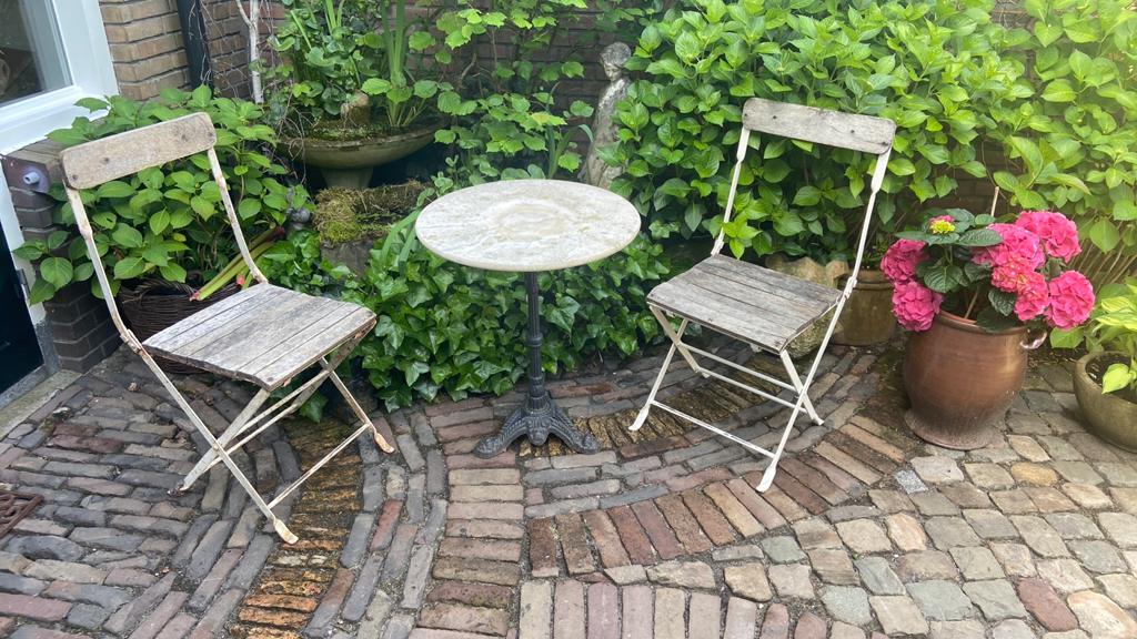Bistro tuinsetje met tafeltje gietijzer/ marmer, Tuin en Terras, Ophalen, Gebruikt, Overige materialen, 2 zitplaatsen